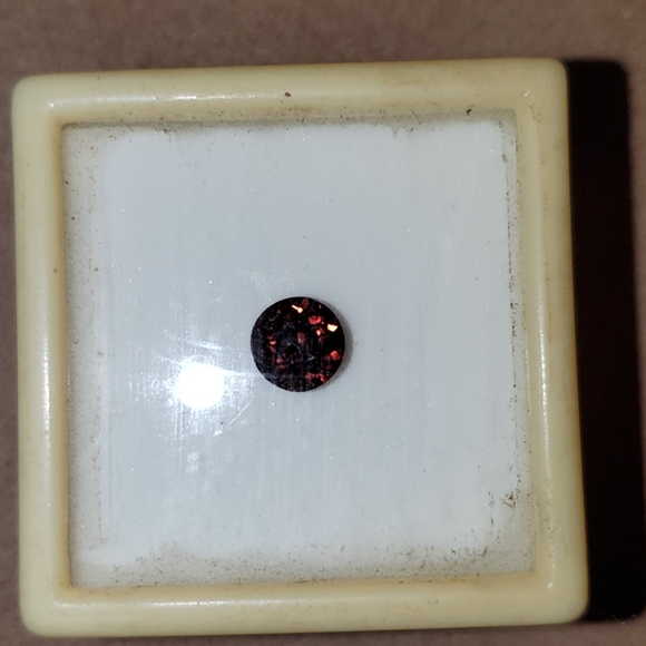 Red Zircon - Lab - Picture 2 of 3